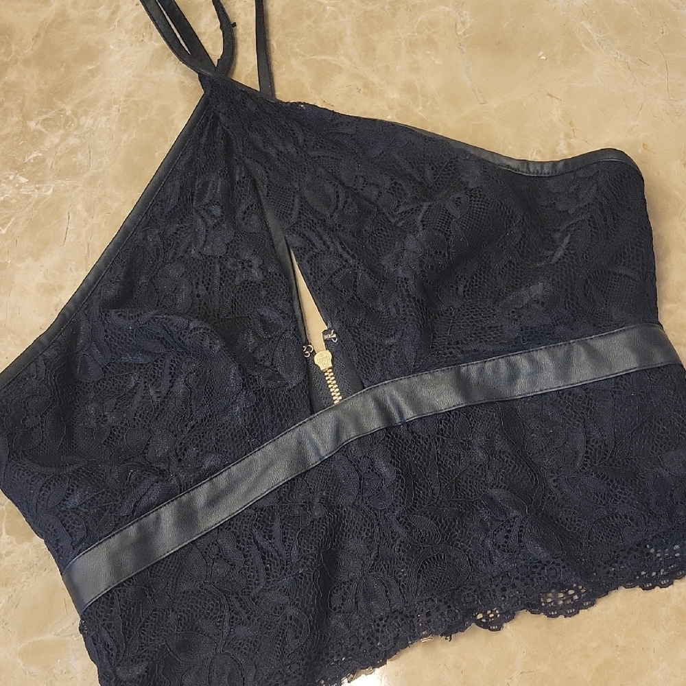 Marciano Black Lace Crowd Top w/ Faux Leather Trim,  XS - Picture 14 of 16